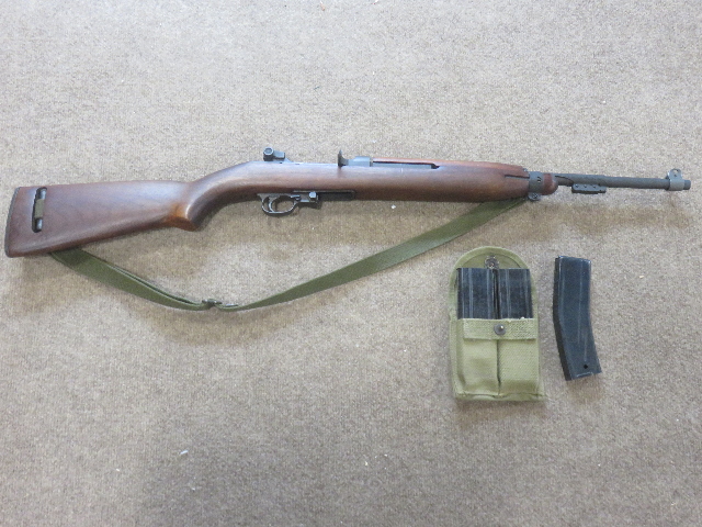 RIGHT SIDE OF CARBINE SHOWING 2 - 15 ROUND AMMO POUCH AND MAGAZINES AND 1 30 ROUND MAGAZINE RIGHT SIDE OF CARBINE SHOWING 2 - 15 ROUND AMMO POUCH AND MAGAZINES AND 1 30 ROUND MAGAZINE