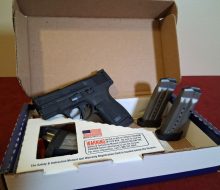 01-smith-and-wesson-mandp-shield-40-sandw-pistol