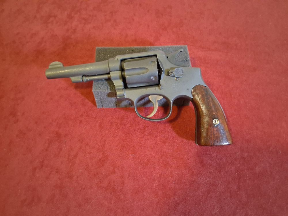 01-smith-and-wesson-matte-finish-revolver-with-wood-grips 01-smith-and-wesson-matte-finish-revolver-with-wood-grips