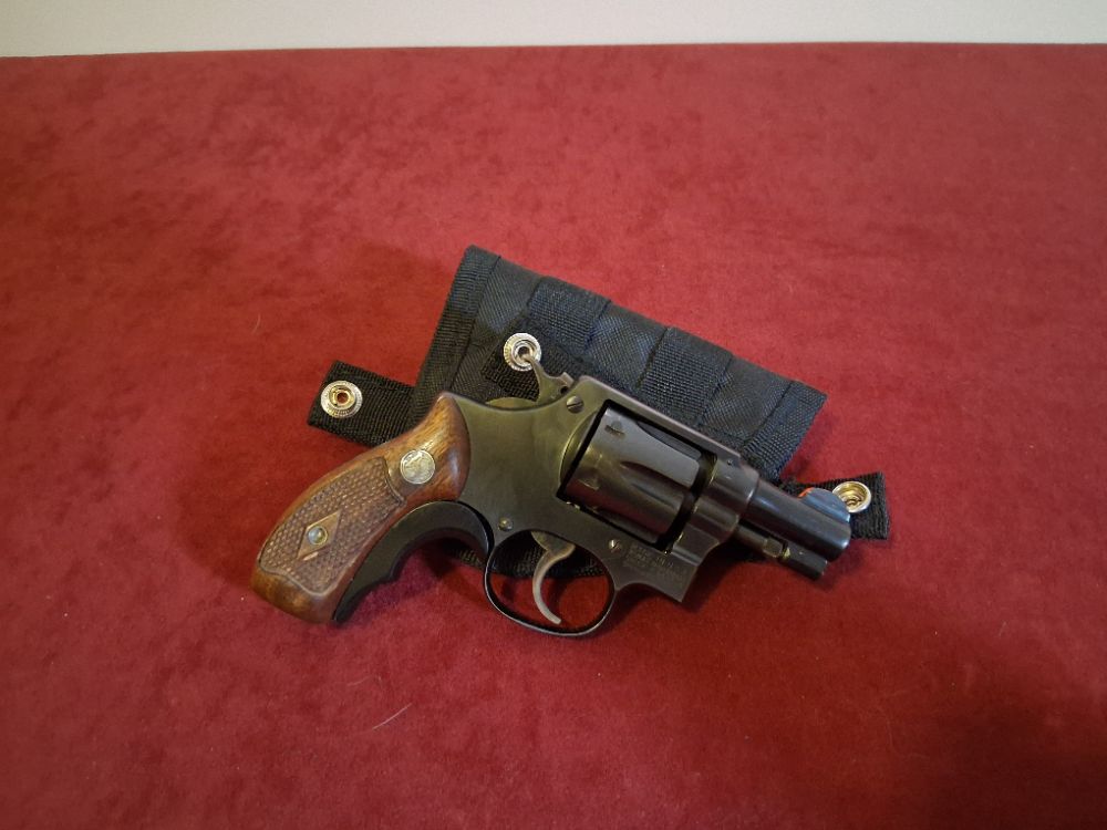 01-smith-and-wesson-snub-nose-revolver 01-smith-and-wesson-snub-nose-revolver
