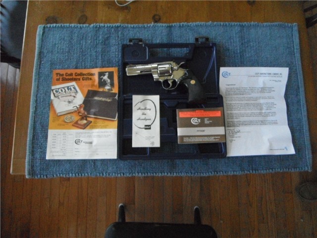 Colt Python High Polish 357 Magnum(2) Colt Python High Polish 357 Magnum(2)